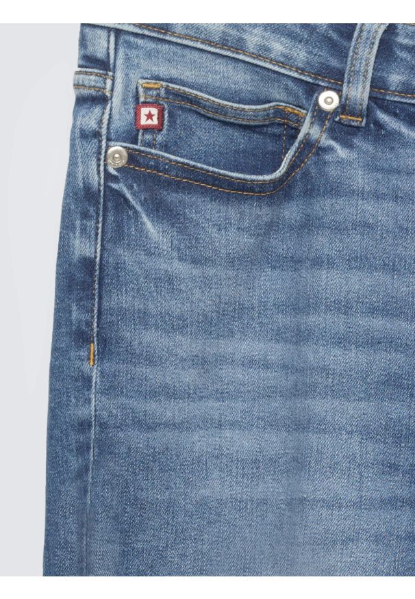 Big-Star - Szorty damskie jeansowe niebieskie Shira 469. Stan: podwyższony. Kolor: niebieski. Materiał: jeans. Sezon: lato. Styl: klasyczny