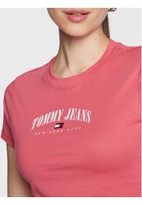 Tommy Jeans T-Shirt Essential Logo DW0DW14910 Różowy Cropped Fit. Kolor: różowy. Materiał: syntetyk, bawełna