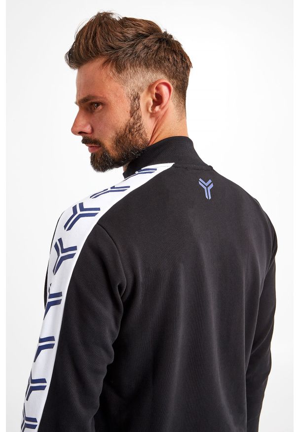 John Richmond Sport - BLUZA MONISK JOHN RICHMOND. Typ kołnierza: kołnierzyk stójkowy. Wzór: napisy