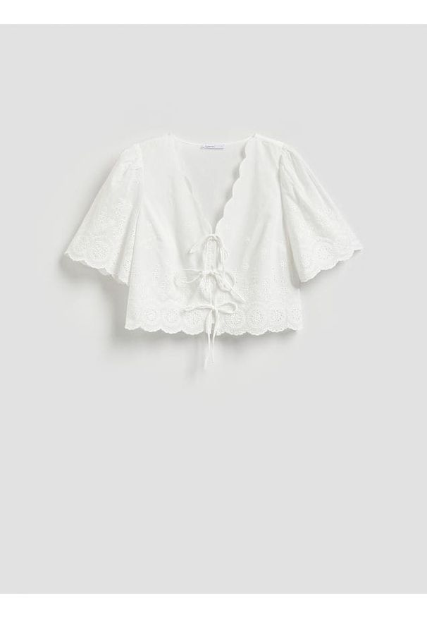 Reserved - Bluzka z ażurowymi detalami - biały. Kolor: biały. Materiał: bawełna, tkanina. Wzór: ażurowy