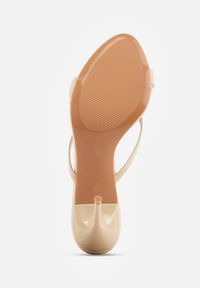 Born2be - Beżowe Eleganckie Klapki na Szpilce z Owalną Metaliczną Aplikacją Zelleva. Okazja: na co dzień. Kolor: beżowy. Materiał: jeans. Wzór: aplikacja. Obcas: na szpilce. Styl: elegancki #4