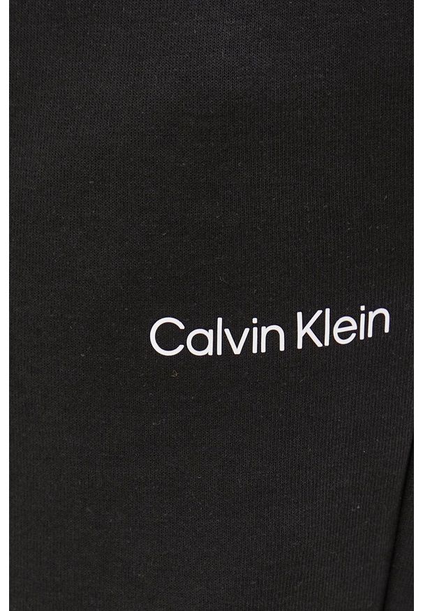 Calvin Klein spodnie męskie kolor czarny gładkie. Kolor: czarny. Wzór: gładki