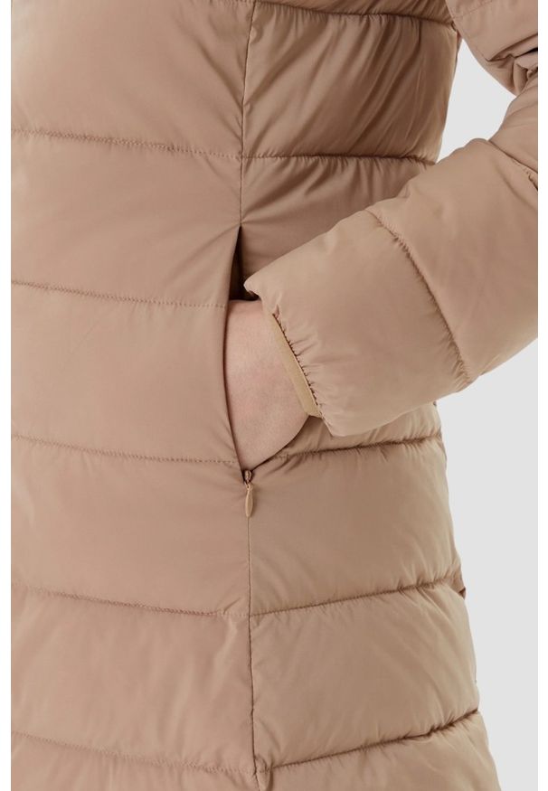 Guess - GUESS Brązowa długa damska kurtka New Aleta, Rozmiar S. Kolor: beżowy. Długość: długie