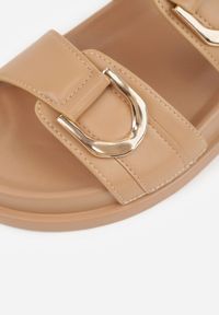 Renee - Ciemnobeżowe Klapki z Metalicznymi Klamrami Eudare. Kolor: beżowy. Sezon: lato. Styl: elegancki #2