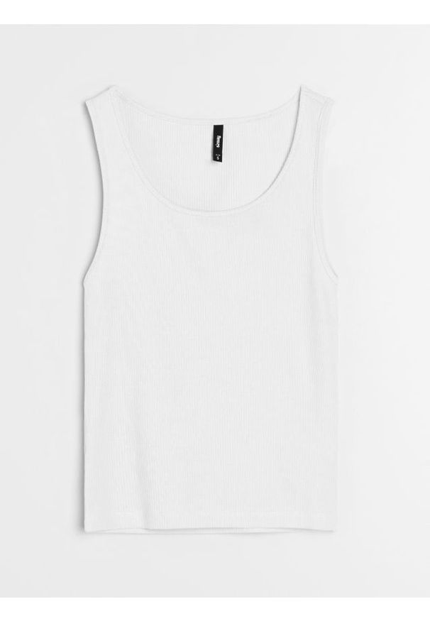 Sinsay - Prążkowana koszulka na ramiączkach - biały. Kolor: biały. Materiał: prążkowany. Długość rękawa: na ramiączkach