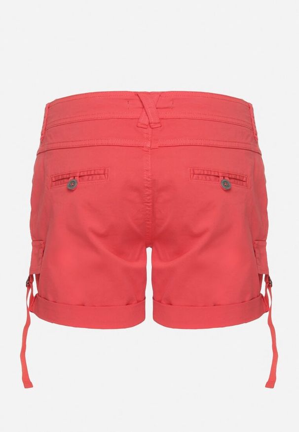 Born2be - Czerwone Bawełniane Szorty z Ozdobnymi Kieszeniami i Wiązaniem Liralisea. Okazja: na co dzień. Kolor: czerwony. Materiał: bawełna. Styl: klasyczny, casual, elegancki