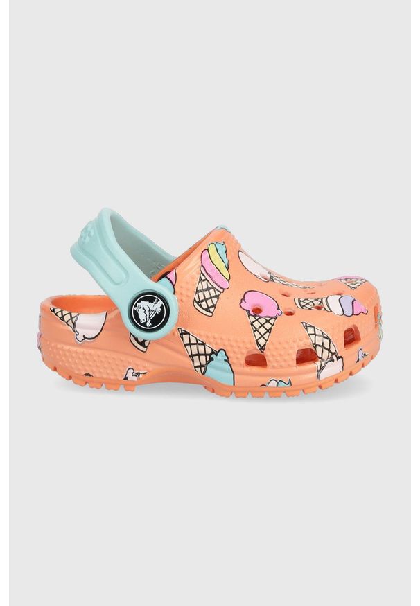 Crocs klapki dziecięce kolor pomarańczowy. Kolor: pomarańczowy. Materiał: materiał