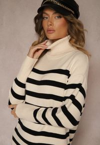 Renee - Kremowo-Czarna Sukienka Golf Sweterkowa z Modalem i Wiskozą w Paski Gesalttia. Okazja: na co dzień. Typ kołnierza: golf. Kolor: beżowy. Materiał: wiskoza. Wzór: paski. Typ sukienki: dopasowane. Styl: elegancki, casual