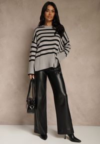 Renee - Szaro-Czarny Sweter Oversize w Paski Kalitusa. Okazja: na co dzień. Kolor: czarny. Materiał: jeans. Wzór: paski. Styl: casual #2