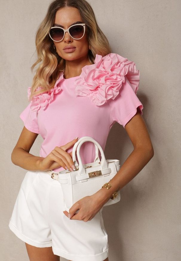 Renee - Różowy T-shirt z Bawełny Ozdobiony Bufiastymi Falbankami Kandrra. Typ kołnierza: kołnierz z falbankami. Kolor: różowy. Materiał: bawełna. Wzór: aplikacja