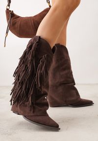 Born2be - Brązowe Botki Typu Kowbojki na Obcasie z Wywiniętą Cholewką i Frędzlami Uemiris. Okazja: na co dzień. Kolor: brązowy. Materiał: skóra, jeans. Szerokość cholewki: normalna. Wzór: gładki. Obcas: na obcasie. Styl: casual. Wysokość obcasa: średni #1
