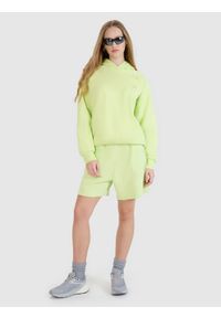 4f - Bluza dresowa nierozpinana z kapturem unisex - zielona. Okazja: na co dzień. Typ kołnierza: kaptur. Kolor: zielony. Materiał: dresówka. Długość rękawa: raglanowy rękaw. Wzór: gładki, ze splotem. Styl: sportowy, casual, klasyczny