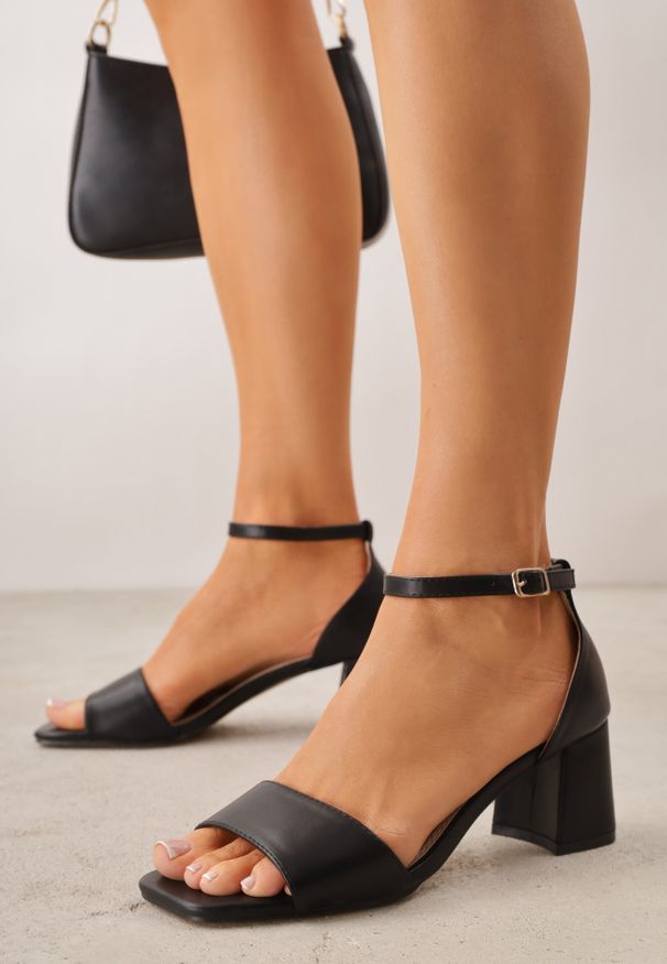 Renee - Czarne Eleganckie Sandały na Słupkowym Obcasie z Paskiem Wokół Kostki Aebella. Zapięcie: pasek. Kolor: czarny. Materiał: satyna. Obcas: na obcasie. Styl: elegancki. Wysokość obcasa: średni