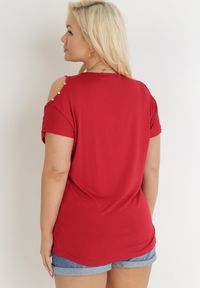 Born2be - Bordowa Bluzka Oversize z Rękawami Open Shoulder Ozdobiona Cyrkoniami i Perełkami Kesola. Kolor: czerwony. Wzór: aplikacja #3