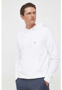 TOMMY HILFIGER - Tommy Hilfiger bluza męska kolor biały z kapturem gładka. Typ kołnierza: kaptur. Kolor: biały. Materiał: bawełna, materiał. Długość rękawa: długi rękaw. Długość: długie. Wzór: gładki #1