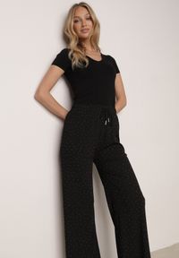 Born2be - Czarne Szerokie Spodnie z Bawełną Zdobione Cyrkoniami Azilene. Okazja: na co dzień. Stan: podwyższony. Kolor: czarny. Materiał: bawełna. Wzór: aplikacja. Styl: casual, klasyczny #5