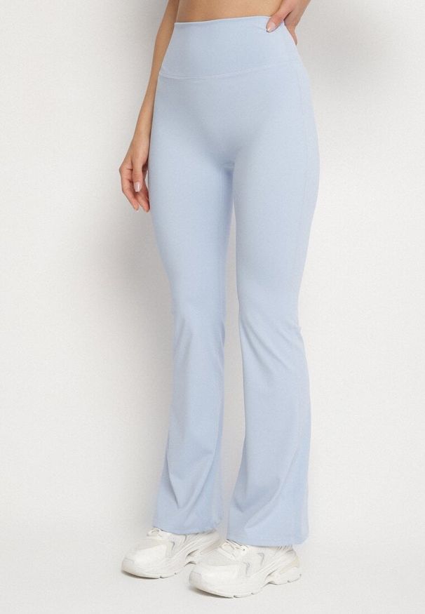 Born2be - Jasnoniebieski Komplet Sportowy Koszulka ze Sznurowaniem i Spodnie Lumarelle. Kolor: niebieski