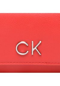 Calvin Klein Torebka Re-Lock Trifold Sm W/Strap K60K611010 Czerwony. Kolor: czerwony. Materiał: skórzane #4