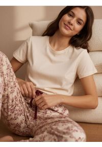 Sinsay - Bawełniana piżama dwuczęściowa - kremowy. Kolor: kremowy. Materiał: bawełna #1