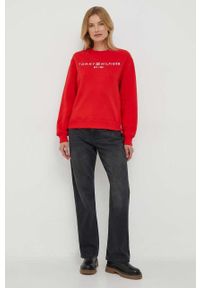 TOMMY HILFIGER - Tommy Hilfiger bluza damska kolor czerwony. Kolor: czerwony. Materiał: bawełna. Wzór: nadruk. Styl: klasyczny #6