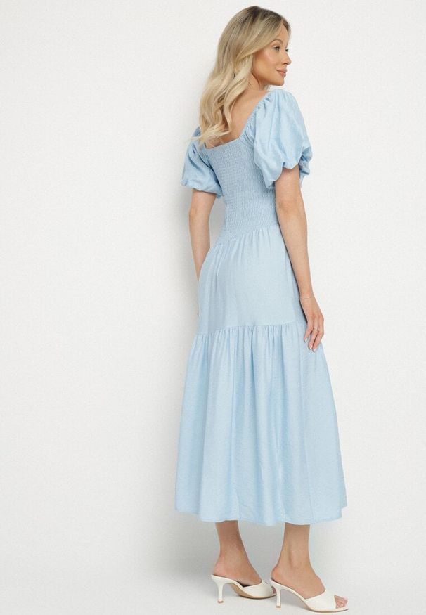 Born2be - Niebieska Sukienka Rozkloszowana z Wiskozy z Kwadratowym Dekoltem i Drapowaniem Napessia. Okazja: na co dzień. Typ kołnierza: dekolt kwadratowy. Kolor: niebieski. Materiał: wiskoza. Styl: klasyczny, casual, elegancki