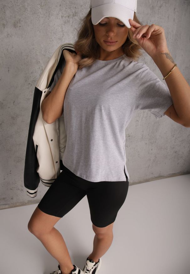 Renee - Szary Bawełniany T-shirt Ozdobiony po Bokach Rozcięciami Brinelle. Kolor: szary. Materiał: bawełna. Wzór: aplikacja. Sezon: lato. Styl: sportowy, elegancki