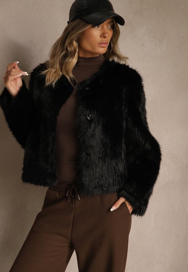 Renee - Czarna Kurtka Futerko o Prostym Fasonie z Okrągłym Dekoltem Iddane. Okazja: na imprezę, na co dzień. Kolor: czarny. Materiał: futro. Styl: elegancki, casual, wizytowy