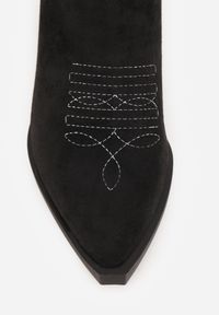 Renee - Czarne Botki w Stylu Kowbojek Vices na Stożku Ozdobione Haftem Xalfedi. Kolor: czarny. Materiał: jeans. Wzór: haft, aplikacja. Obcas: na stożku. Styl: elegancki. Wysokość obcasa: średni #2