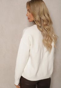 Renee - Jasnobeżowy Sweter Ozdobiony Haftowanym Wzorem w Ptaki Inarielle. Okazja: na co dzień. Kolor: beżowy. Długość rękawa: długi rękaw. Długość: długie. Wzór: haft, aplikacja. Styl: klasyczny, casual