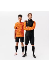 KIPSTA - Bluza piłkarska Kipsta Viralto Wavy Club na krótki suwak. Kolor: czarny, pomarańczowy, wielokolorowy. Materiał: poliester, materiał, elastan. Długość: krótkie. Sport: piłka nożna