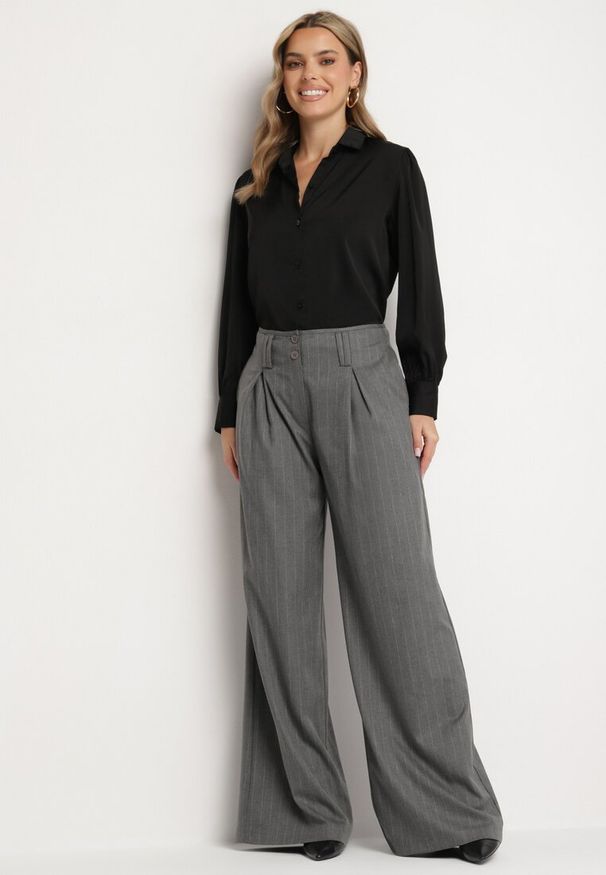 Born2be - Ciemnoszare Spodnie Garniturowe z Wiskozą o Szerokim Kroju z Kieszeniami Filolena. Okazja: na co dzień, do pracy. Kolor: szary. Materiał: wiskoza. Styl: casual, klasyczny