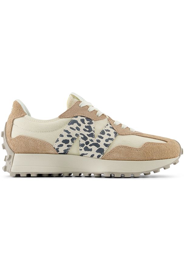 Buty damskie New Balance WS327AQ – beżowe. Okazja: na co dzień. Kolor: beżowy. Materiał: dresówka, zamsz, skóra, guma. Szerokość cholewki: normalna. Wzór: nadruk, motyw zwierzęcy. Sezon: wiosna