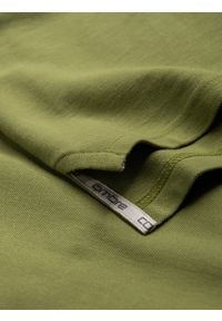Ombre Clothing - Męska koszulka polo jednokolorowa BASIC z dzianiny pique - oliwkowa V21 - Rozmiar: S. Okazja: na co dzień. Typ kołnierza: polo. Kolor: oliwkowy. Materiał: dzianina. Wzór: haft, aplikacja, jednolity. Styl: sportowy, wizytowy, casual #8