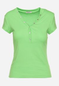 Born2be - Jasnozielony Bawełniany T-shirt Koszulka z Krótkim Rękawem z Napami przy Dekolcie Fiasta. Okazja: do pracy, na spotkanie biznesowe, na co dzień. Typ kołnierza: dekolt w kształcie V. Kolor: zielony. Materiał: bawełna. Długość rękawa: krótki rękaw. Długość: krótkie. Styl: casual, elegancki, biznesowy #4