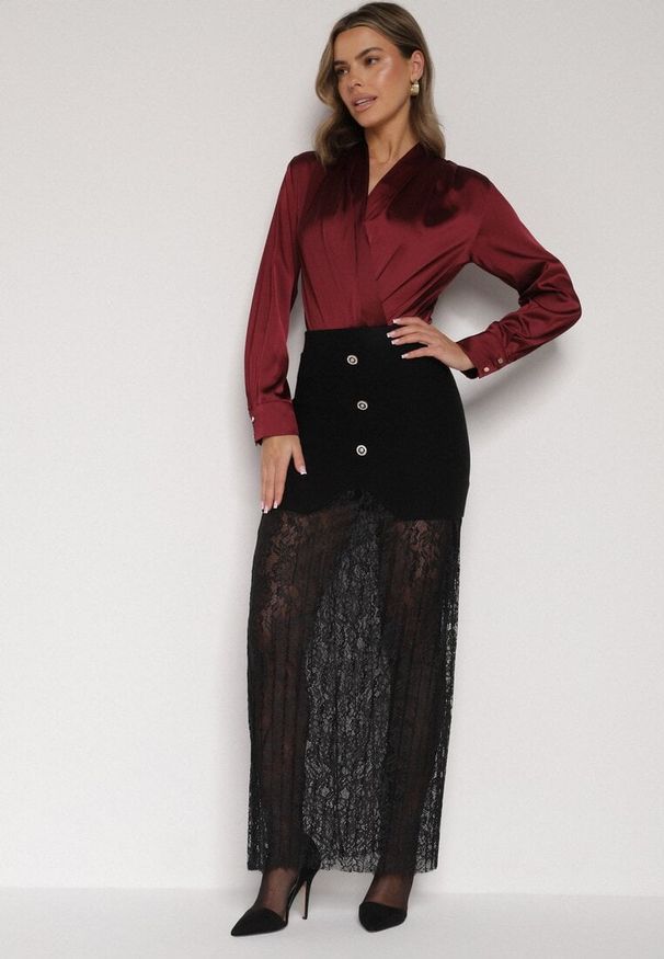 Born2be - Czarna Dzianinowa Spódnica z Wiskozą Zdobiona Koronką i Guzikami Sewora. Okazja: na co dzień. Kolor: czarny. Materiał: koronka, wiskoza, dzianina. Wzór: koronka, aplikacja. Styl: klasyczny, casual