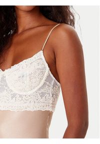 BARDOT - Bardot Sukienka koktajlowa Tzariana 60118DB Beżowy Regular Fit. Kolor: beżowy. Materiał: syntetyk. Styl: wizytowy #3