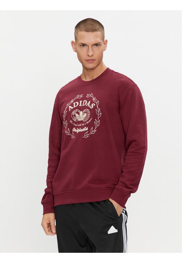 Adidas - adidas Bluza Graphics Archive Crew Sweatshirt IC5770 Czerwony Regular Fit. Kolor: czerwony. Materiał: bawełna