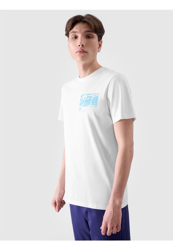 4f - 4F T-shirt regular z nadrukiem męski - biały XL. Okazja: na co dzień. Kolor: biały. Materiał: jersey, bawełna, dzianina. Długość rękawa: krótki rękaw. Długość: krótkie. Wzór: nadruk. Styl: sportowy, klasyczny, casual