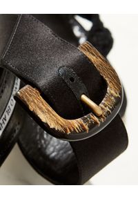 MANOLO BLAHNIK - Czarne sandały z klamrą Guey. Zapięcie: klamry. Kolor: czarny. Wzór: aplikacja, paski #6