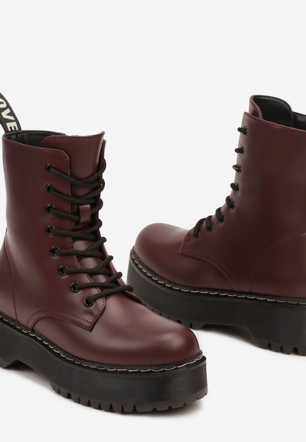 Renee - Bordowe Sznurowane Botki na Platformie w Stylu Workerów Vericca. Zapięcie: sznurówki. Kolor: czerwony. Materiał: jeans. Wzór: moro. Obcas: na platformie. Styl: militarny, klasyczny. Wysokość obcasa: średni