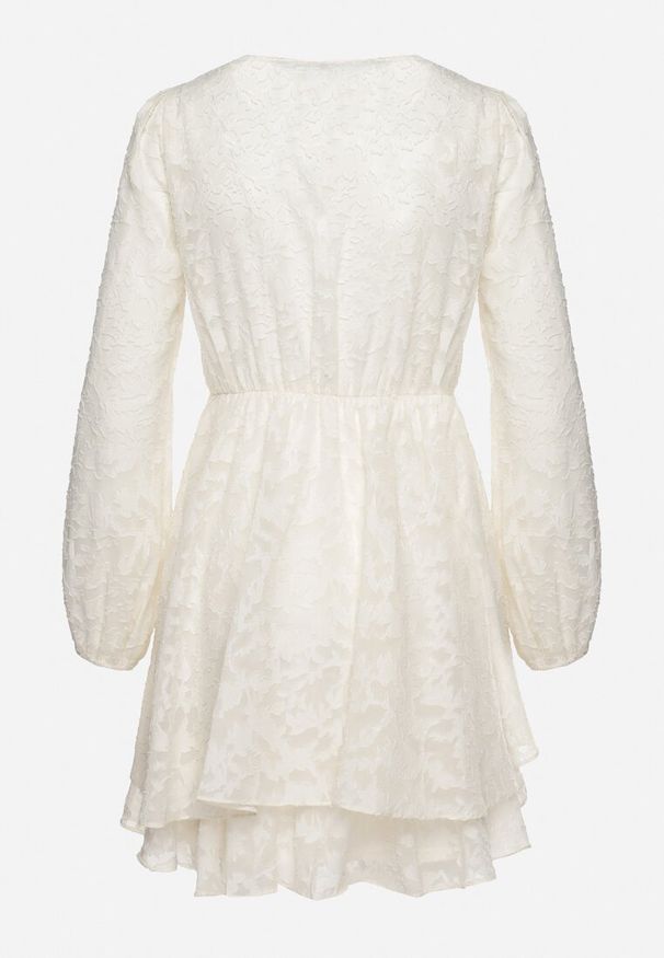 Born2be - Jasnobeżowa Rozkloszowana Sukienka Mini z Plumeti o Kopertowym Kroju Tayeta. Kolor: beżowy. Typ sukienki: kopertowe. Styl: klasyczny, elegancki. Długość: mini