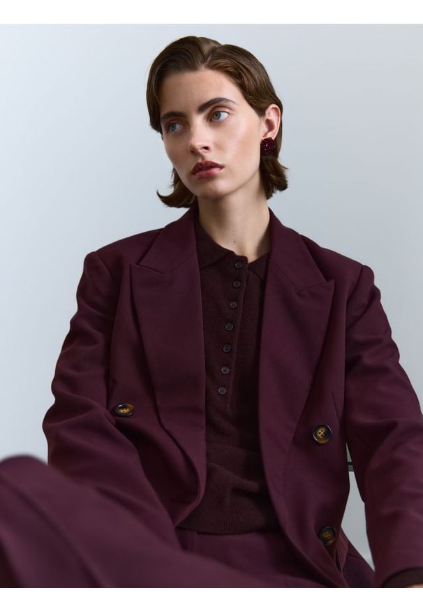 Reserved - Dwurzędowa marynarka - burgundowy. Kolor: czerwony. Materiał: tkanina, wiskoza. Wzór: gładki