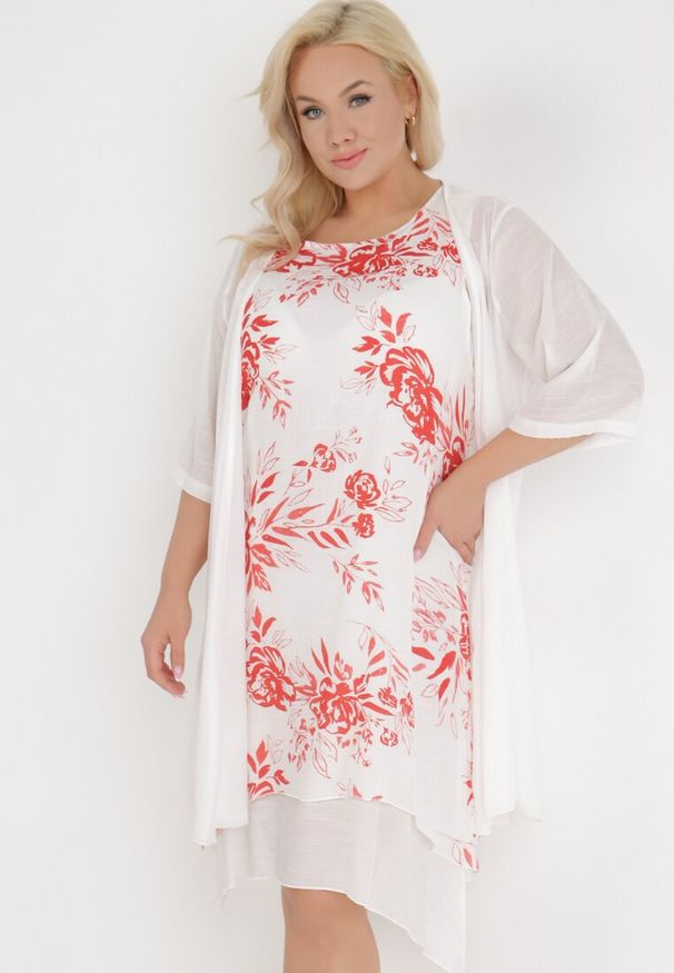 Born2be - Czerwona Sukienka Koroos. Kolekcja: plus size. Kolor: czerwony. Materiał: materiał, tkanina. Długość rękawa: bez rękawów. Wzór: nadruk, kwiaty, aplikacja. Typ sukienki: trapezowe, dla puszystych