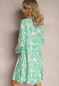 Renee - Zielona Rozkloszowana Sukienka Mini z Wiskozy w Koszulowym Stylu z Motywem Natury Berdia. Typ kołnierza: kołnierzyk stójkowy. Kolor: zielony. Materiał: wiskoza. Wzór: aplikacja, kwiaty. Typ sukienki: koszulowe. Długość: mini