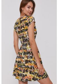 United Colors of Benetton Sukienka mini rozkloszowana. Materiał: tkanina. Długość rękawa: krótki rękaw. Typ sukienki: rozkloszowane. Długość: mini #4
