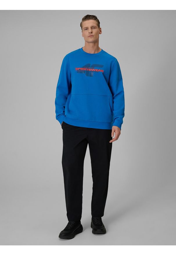 4f - 4F Bluza dresowa regular bez kaptura męska - niebieska XL. Okazja: na co dzień. Typ kołnierza: bez kaptura. Kolor: niebieski. Materiał: dresówka. Styl: casual