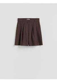 Reserved - Szorty z wiskozą - ciemnobrązowy. Kolor: brązowy. Materiał: wiskoza
