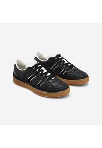 Decathlon - Sneakersy męskie Player 80. Okazja: na co dzień. Kolor: czarny, biały, wielokolorowy. Materiał: skóra, guma. Szerokość cholewki: normalna. Sport: tenis