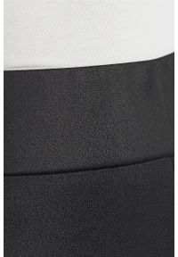 Cellbes - Elastyczne legginsy z PU z teksturą. Kolor: czarny. Materiał: jersey
