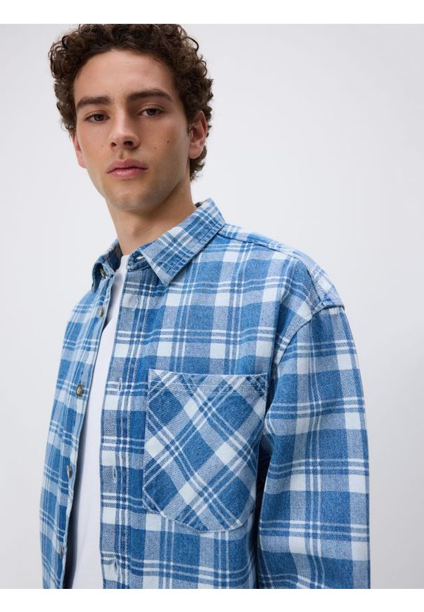 Reserved - Jeansowa kurtka koszulowa - niebieski. Kolor: niebieski. Materiał: jeans